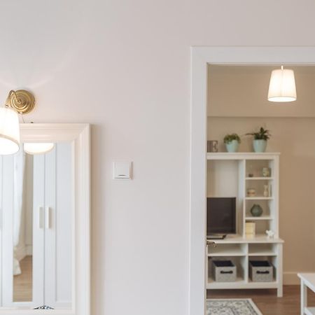 River View - Old City Apartment Bukares Bagian luar foto