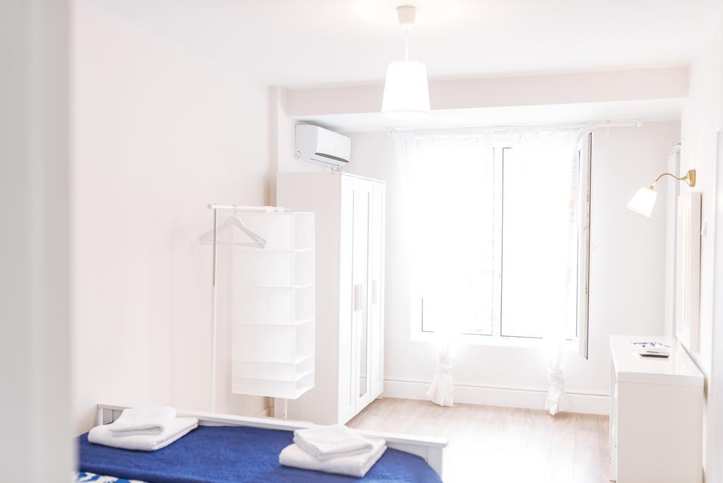 River View - Old City Apartment Bukares Bagian luar foto