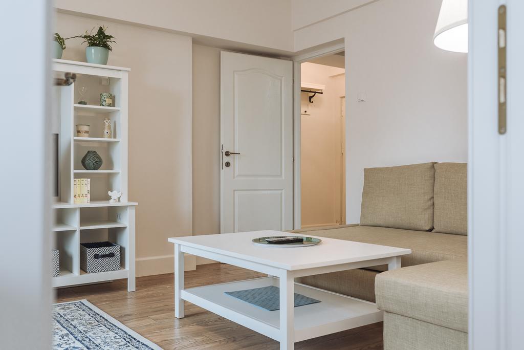 River View - Old City Apartment Bukares Bagian luar foto