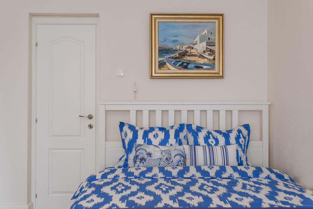 River View - Old City Apartment Bukares Bagian luar foto