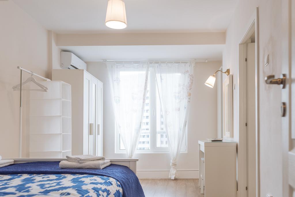 River View - Old City Apartment Bukares Bagian luar foto